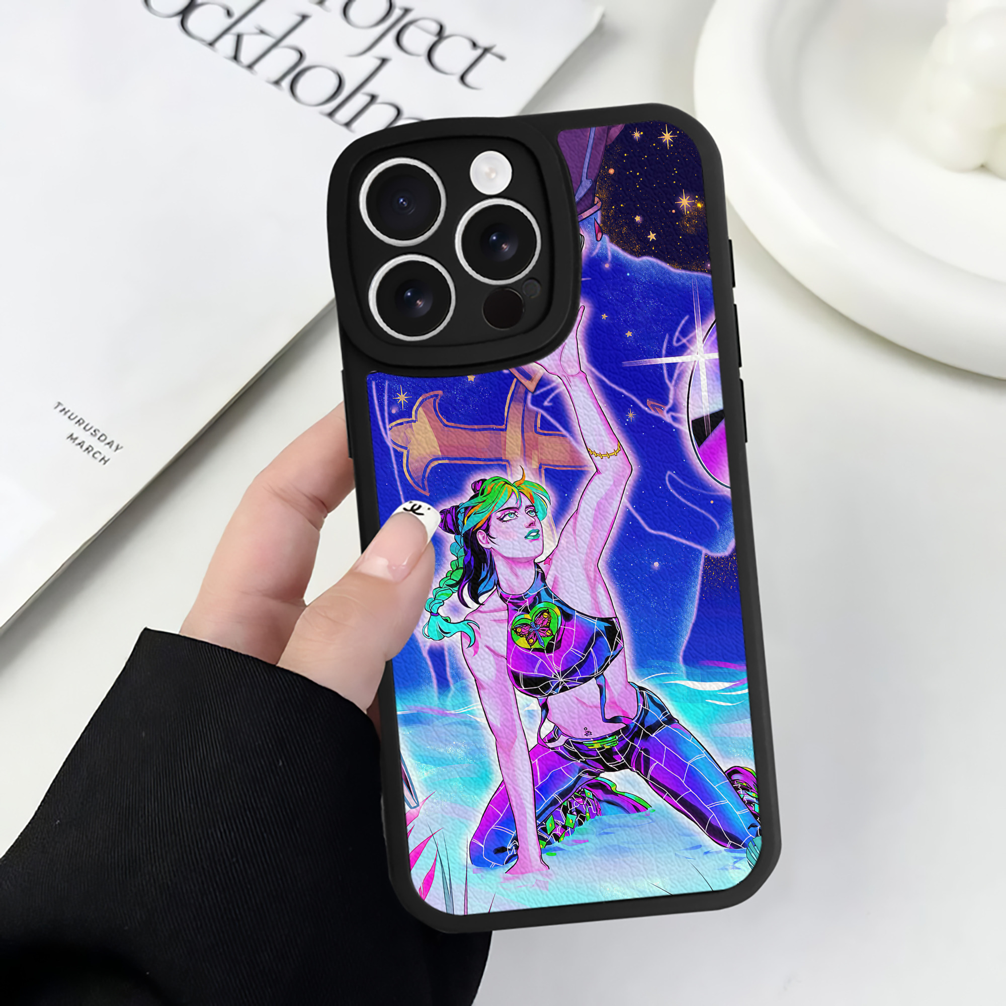 （画像用） ジョジョの奇妙な冒険 JoJo's Bizarre Adventure 【iPhone 16シリーズ対応】シリコンスマホケース（レザー調） 材質：シリコン